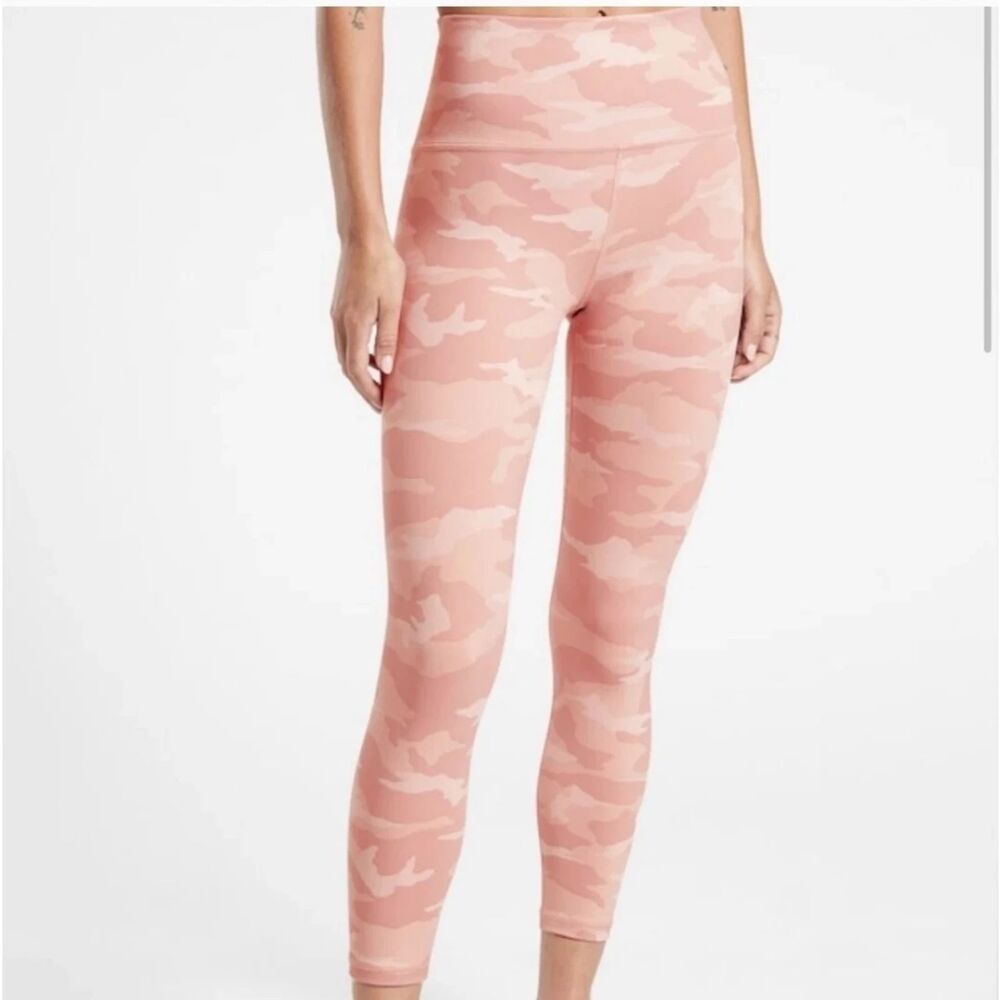 Athleta Elation Camo Print 7/8 Tight Pink Workout Gym Yoga Women's Size Medium